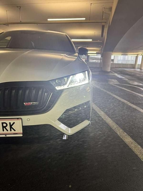 Weiß Gebraucht 2022 Skoda Octavia RS Limousine | € 34.999 (Fairer Preis) - Bild 1/4