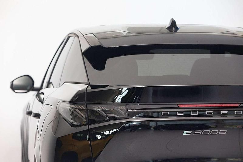 Gebraucht Peugeot e-3008 GT 157 kW (214 PS) 2024 Schwarz SUV