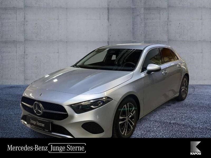 Silber Gebraucht 2025 Mercedes A200 Progressive Limousine | € 39.900 (Fairer Preis) - Bild 1/4