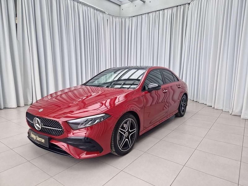 Gebraucht Mercedes A200 AMG line 163 PS (119 kW) 2024 Rot Limousine