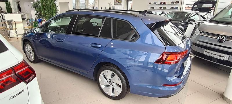 Gebraucht VW Golf VIII Life 116 PS (85 kW) 2024 Blau Kombi
