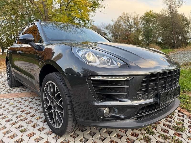 Grau Gebraucht 2016 Porsche Macan SUV | € 34.900 (Fairer Preis) - Bild 1/4
