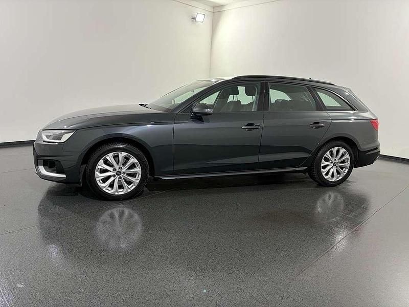 Gebraucht Audi A4 Advanced 163 PS (119 kW) 2023 Grau Kombi