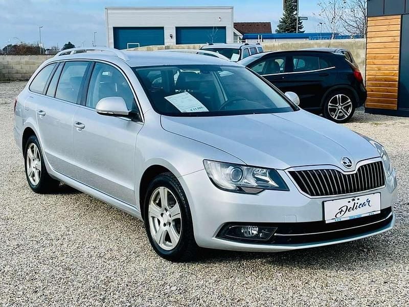 Gebraucht Skoda Superb Ambition 140 PS (102 kW) 2014 Silber Kombi