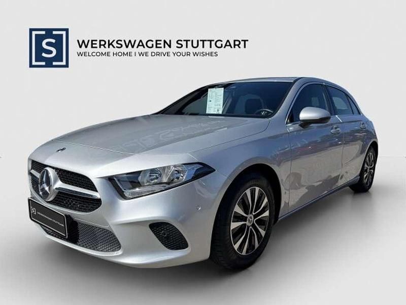 Silber Gebraucht 2022 Mercedes A180 Business Limousine | € 31.232 (Fairer Preis) - Bild 1/4