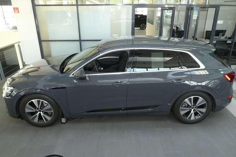 Gebraucht Audi Q8 e-tron Business 158 kW (215 PS) 2024 Grau SUV