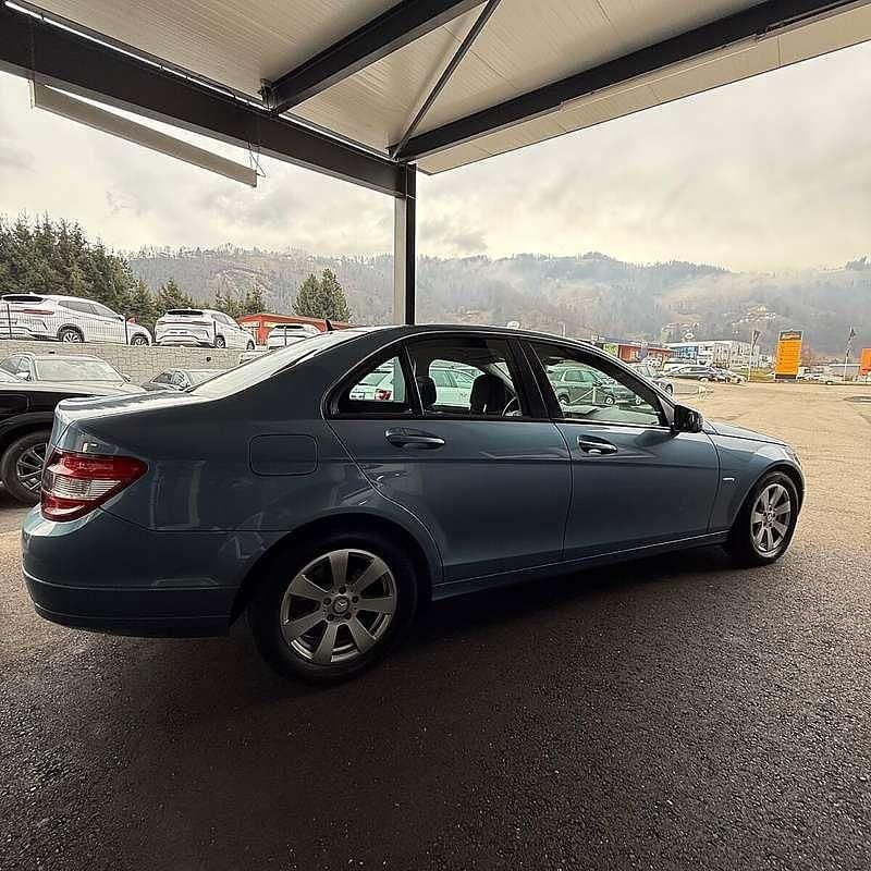 Gebraucht Mercedes C180 120 PS (88 kW) 2010 Blau Limousine