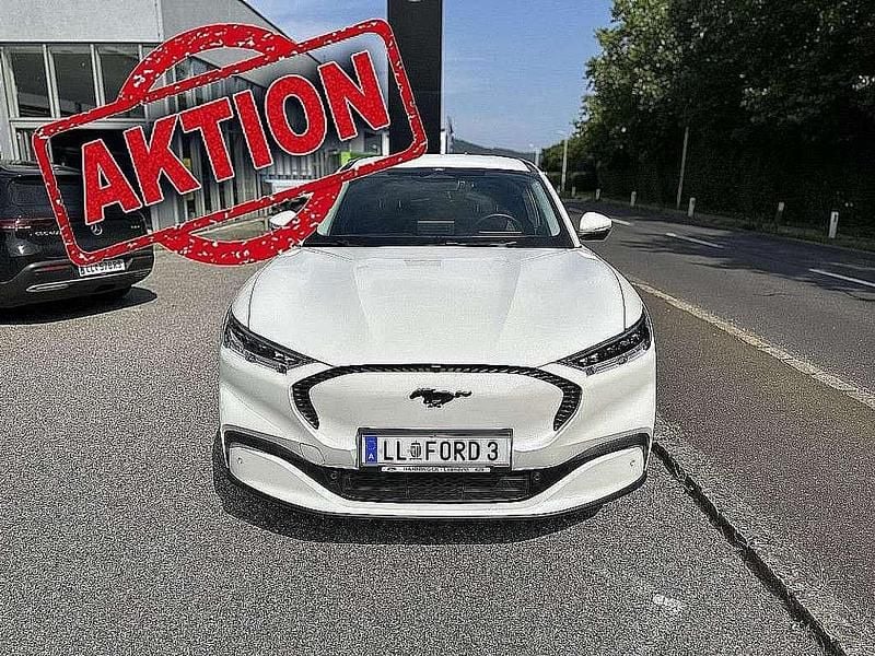 Weiß Gebraucht 2023 Ford Mustang Mach-E Extended Range SUV | € 34.990 (Fairer Preis) - Bild 1/4