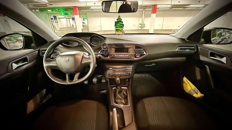 Gebraucht Peugeot 308 Active 82 PS (60 kW) 2015 Limousine