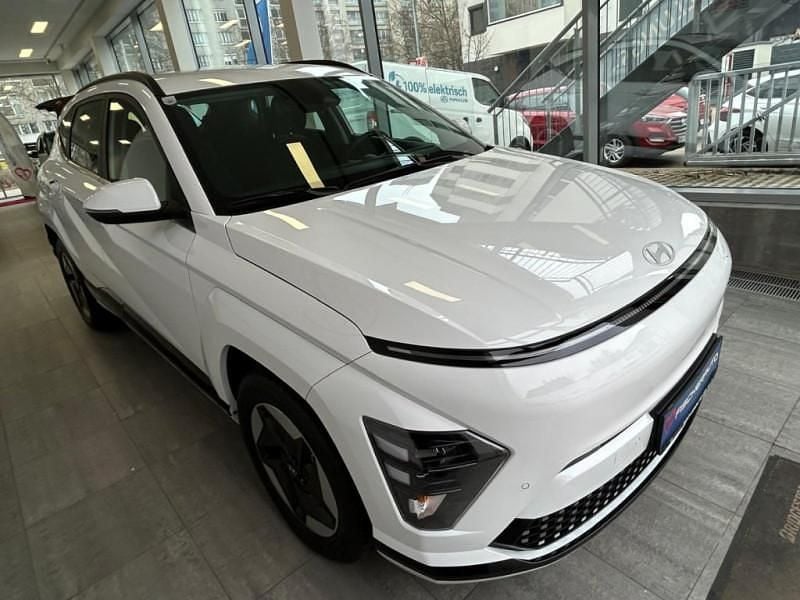 Gebraucht Hyundai Kona 114 kW (156 PS) 2023 Atlas white SUV