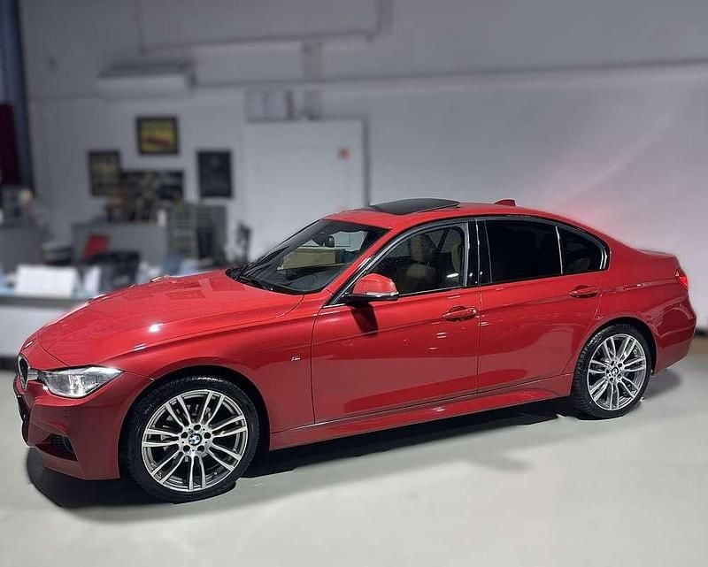 Rot Gebraucht 2015 BMW 320 M Sport Limousine | € 21.499 (Guter Preis) - Bild 1/2