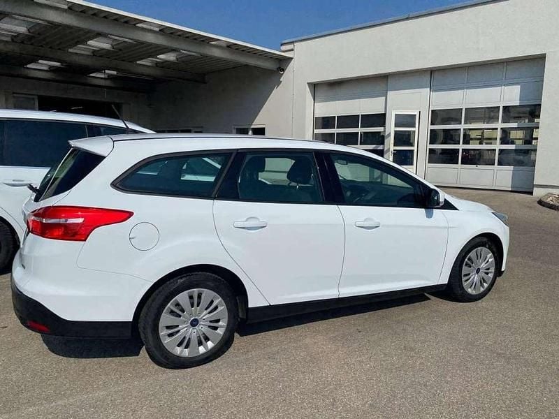 Gebraucht Ford Focus Trend 101 PS (74 kW) 2018 Weiß Kombi