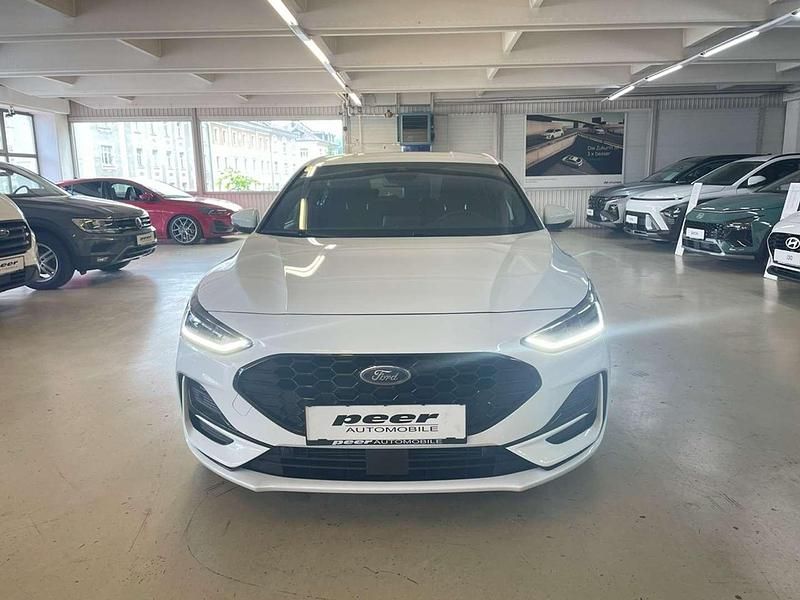 Gebraucht Ford Focus ST-Line 125 PS (91 kW) 2022 Weiß Kleinwagen