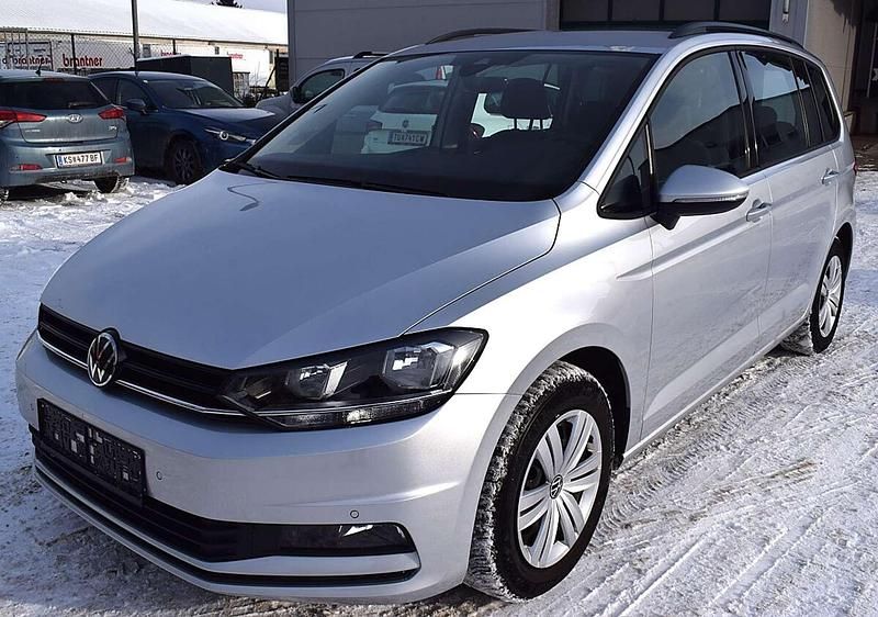 Silber Gebraucht 2023 VW Touran Van / Kleinbus | € 26.900 (Fairer Preis) - Bild 1/4