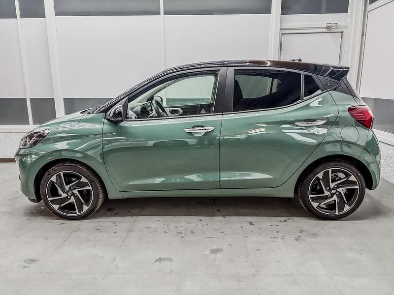 Neu Hyundai i10 Premium 77 PS (56 kW) 2025 Rot Kleinwagen