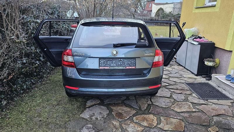 Gebraucht Skoda Rapid Ambition 105 PS (77 kW) 2015 Blau Kleinwagen