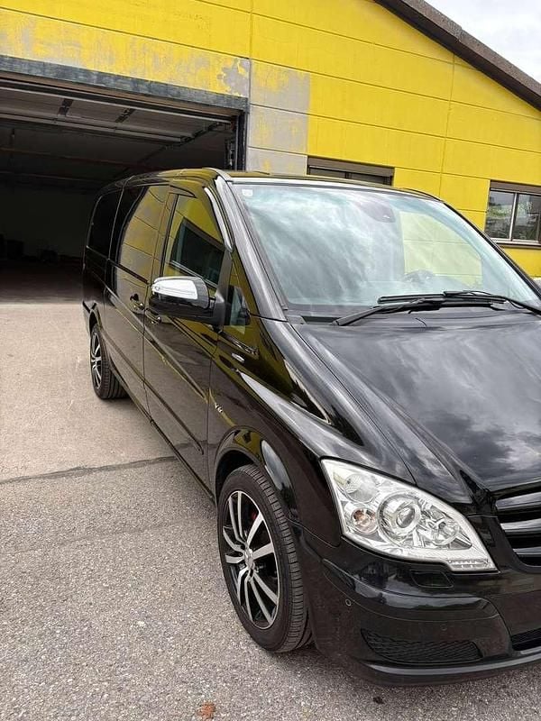 Gebraucht 2011 Mercedes Viano Van / Kleinbus | € 15.000 - Bild 1/4