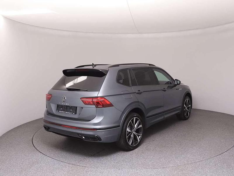 Gebraucht VW Tiguan Allspace R-line 150 PS (110 kW) 2024 Grau SUV