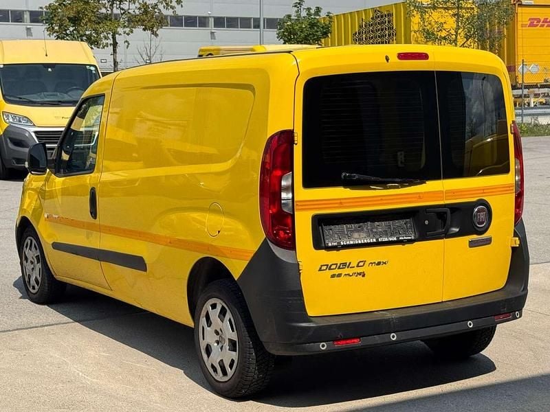 Gebraucht Fiat Doblò Basis 95 PS (69 kW) 2017 Gelb Van / Kleinbus