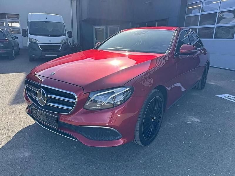 Gebraucht Mercedes E200 Avantgarde 184 PS (135 kW) 2018 Rot Limousine