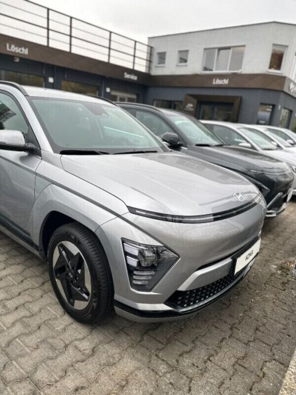 Shimmering silver Gebraucht 2023 Hyundai Kona GO! SUV | € 32.990 (Guter Preis) - Bild 1/4