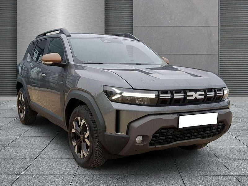 Grau Neu 2025 Dacia Duster Essentiel SUV | € 33.106 (Teuer) - Bild 1/4