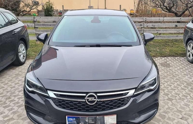 Gebraucht Opel Astra Edition 110 PS (80 kW) 2016 Grau Limousine