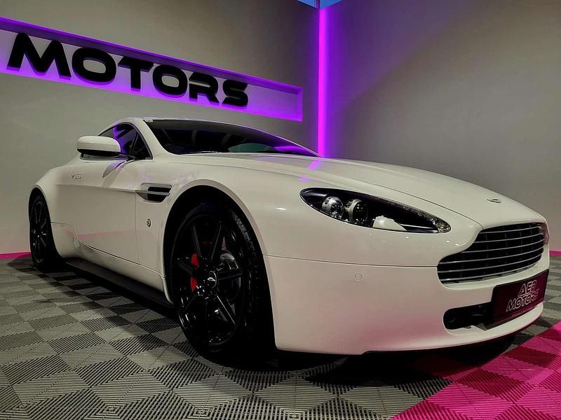 Gebraucht Aston Martin V8 Vantage 426 PS (313 kW) 2009 Weiß Coupé