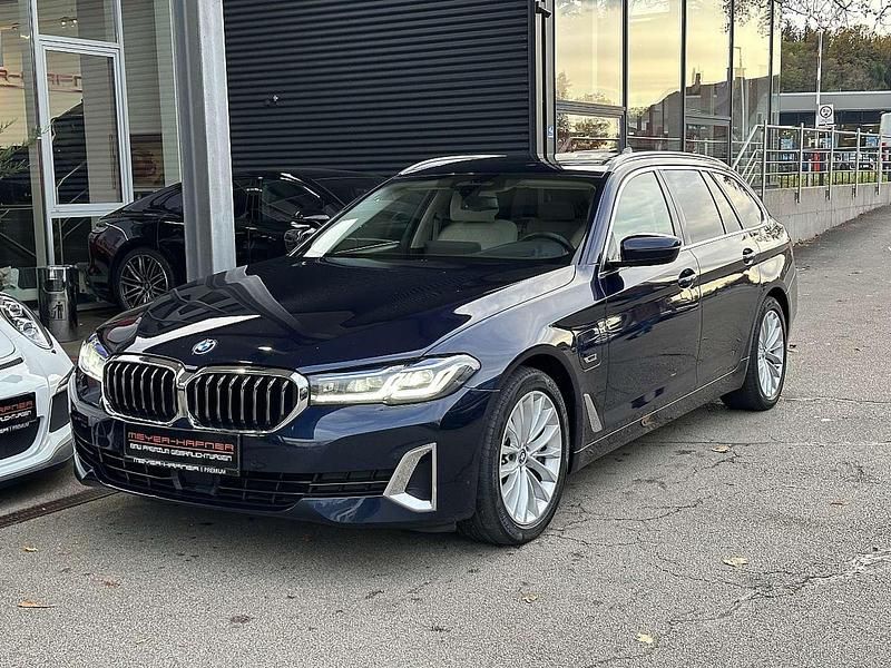 Gebraucht BMW 530e Luxury Line 184 PS (135 kW) 2022 Tansanitblau Kombi