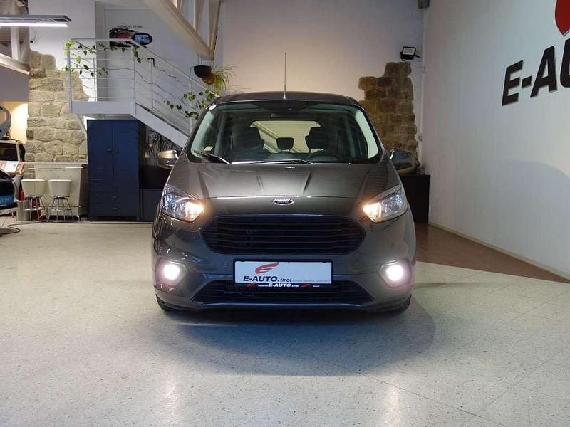 Gebraucht Ford Tourneo Trend 101 PS (74 kW) 2019 Schwarz Kombi