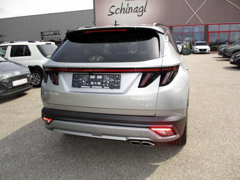 Gebraucht Hyundai Tucson 159 PS (116 kW) 2023 Shimmering silver / schwarz SUV
