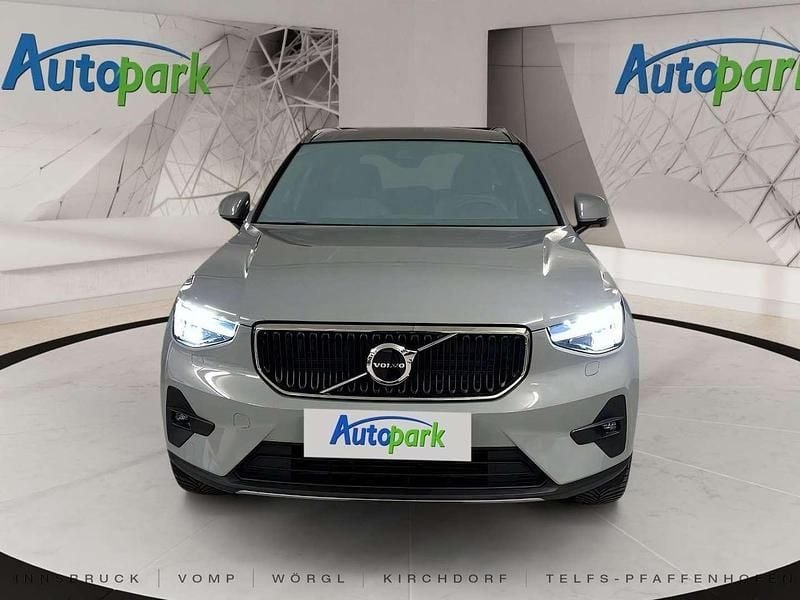 Gebraucht Volvo XC40 129 PS (94 kW) 2023 Grau SUV