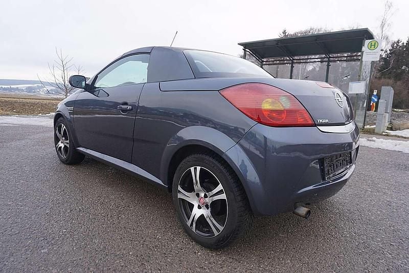 Gebraucht Opel Tigra Design Edition 90 PS (66 kW) 2009 Blau Cabrio