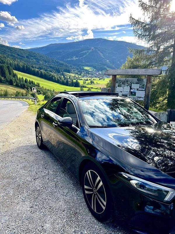 Gebraucht 2021 Mercedes A200 Progressive Limousine | € 27.850 (Teuer) - Bild 1/4