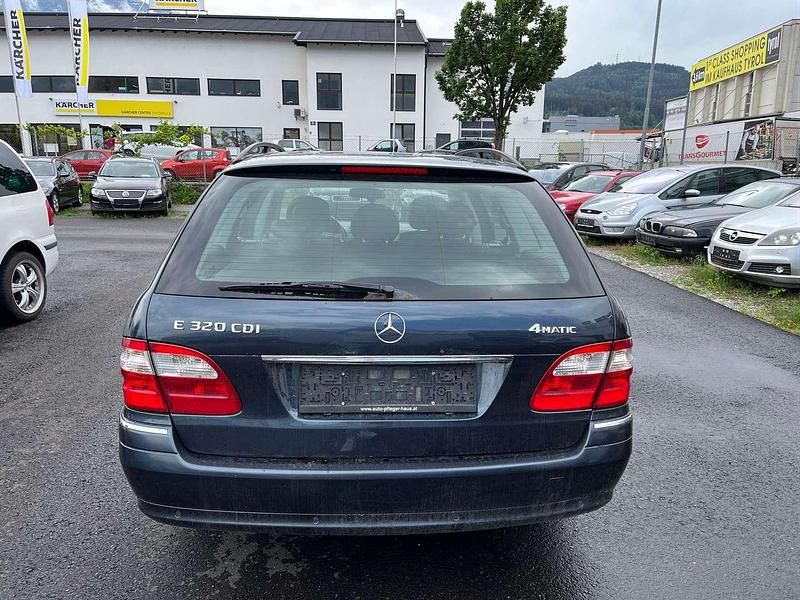 Gebraucht Mercedes E320 Elegance 224 PS (164 kW) 2005 Blau Kombi