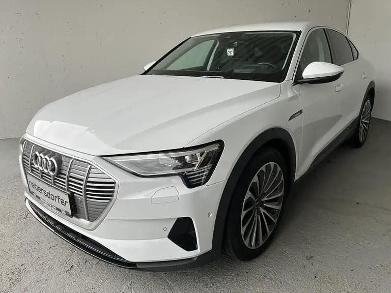 Weiss metallic Gebraucht 2020 Audi e-tron Sportback Business SUV | € 28.880 (Superpreis) - Bild 1/4