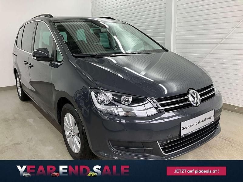 Grau Gebraucht 2022 VW Sharan Family Van / Kleinbus | € 29.700 (Etwas zu teuer) - Bild 1/4