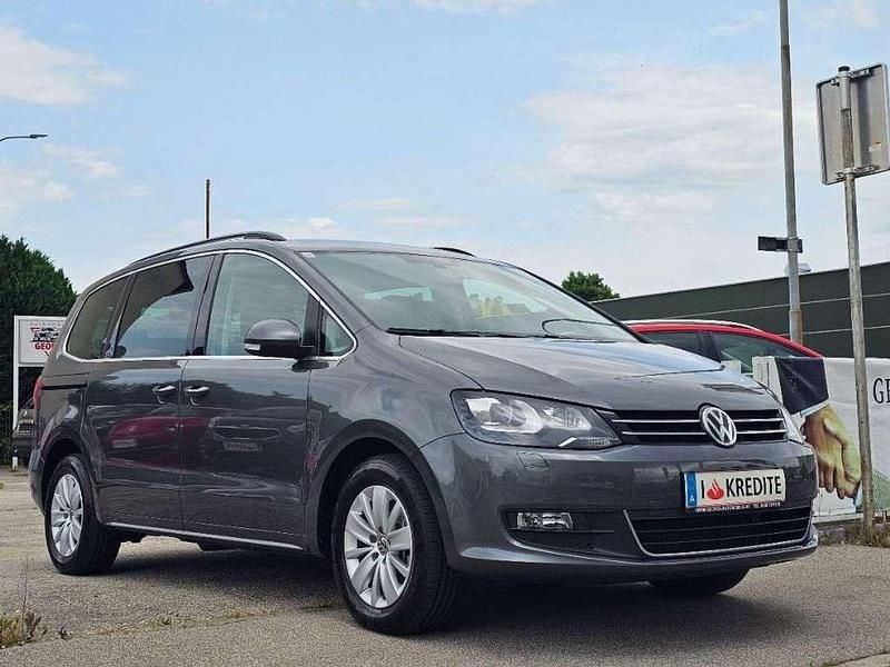 Grau Gebraucht 2016 VW Sharan Business Van / Kleinbus | € 17.990 (Fairer Preis) - Bild 1/4