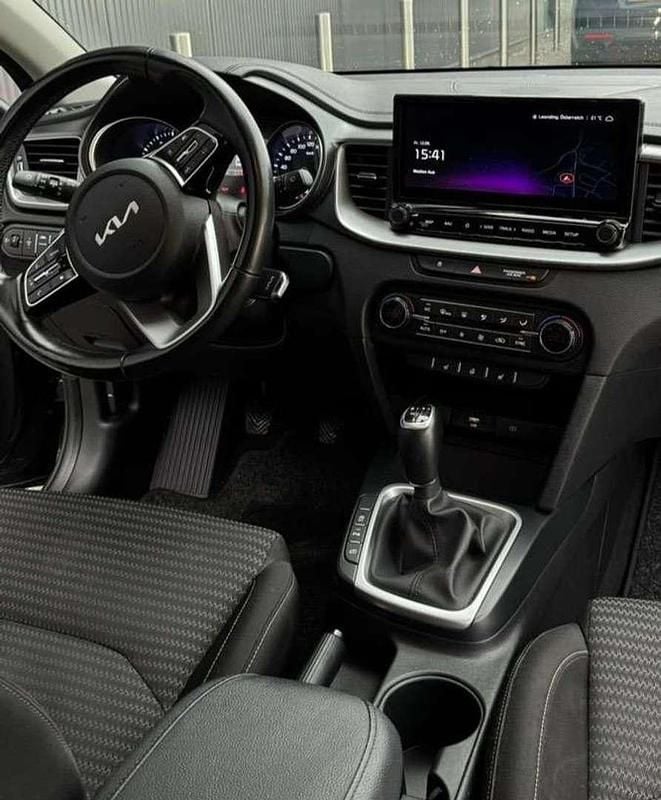 Gebraucht Kia Ceed Sportswagon Silver 120 PS (88 kW) 2021 Grau Kombi