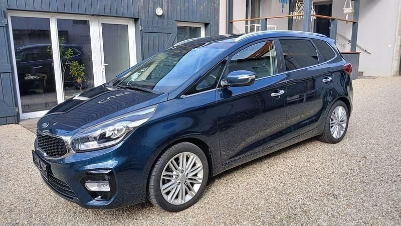 Gebraucht Kia Carens Gold 141 PS (103 kW) 2017 Blau Van / Kleinbus
