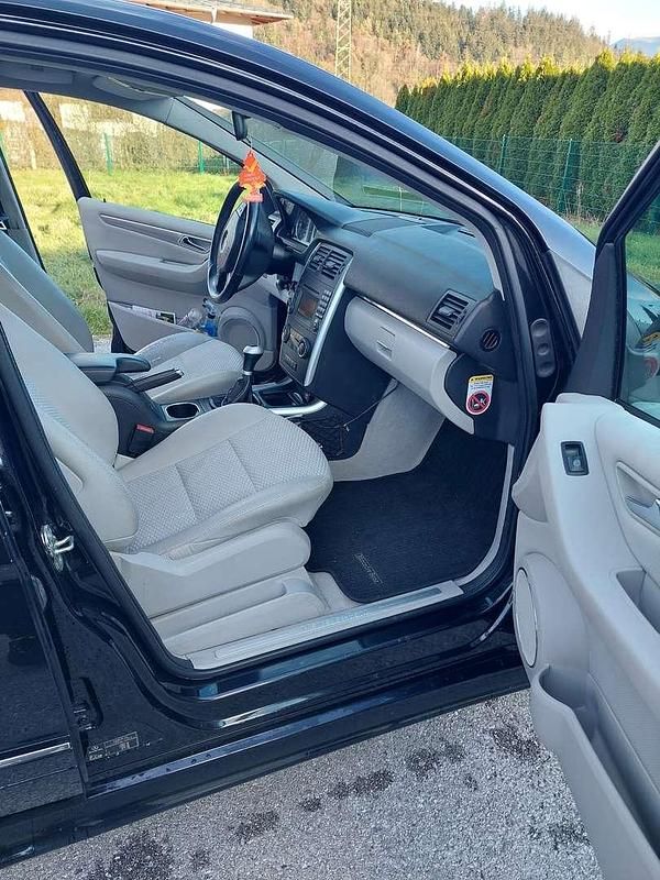 Gebraucht Mercedes B200 140 PS (102 kW) 2009 Van / Kleinbus