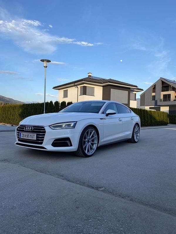 Gebraucht Audi A5 Sportback Design 190 PS (139 kW) 2017 Weiß Kleinwagen