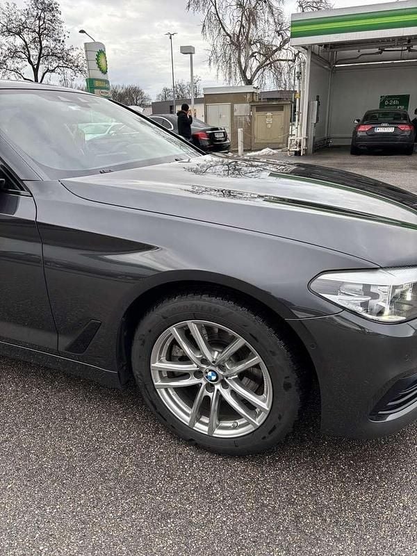 Gebraucht BMW 520 Sport Line 190 PS (139 kW) 2019 Grau Limousine