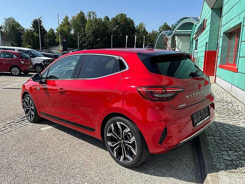 Neu Mitsubishi Colt Intense 94 PS (69 kW) 2025 Rot Limousine
