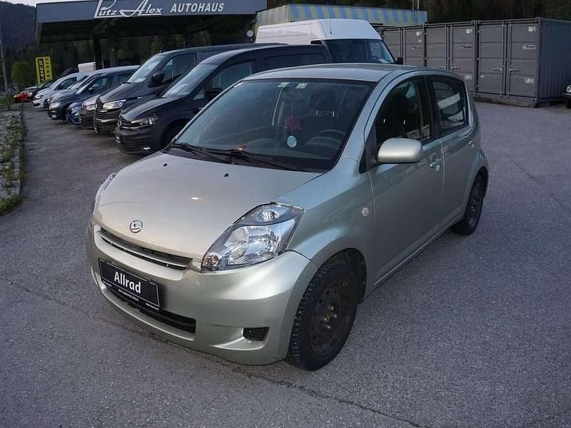 Silber Gebraucht 2010 Daihatsu Sirion Kleinwagen | € 990 - Bild 1/4