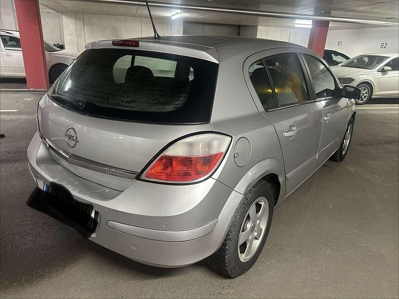 Gebraucht Opel Astra 105 PS (77 kW) 2004 Limousine