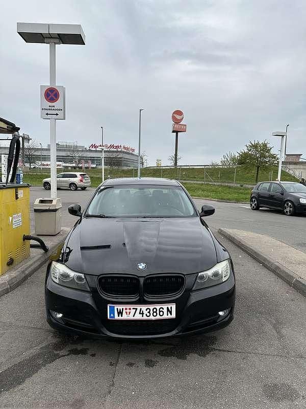 Schwarz Gebraucht 2009 BMW 318 Limousine | € 5.200 (Fairer Preis) - Bild 1/4