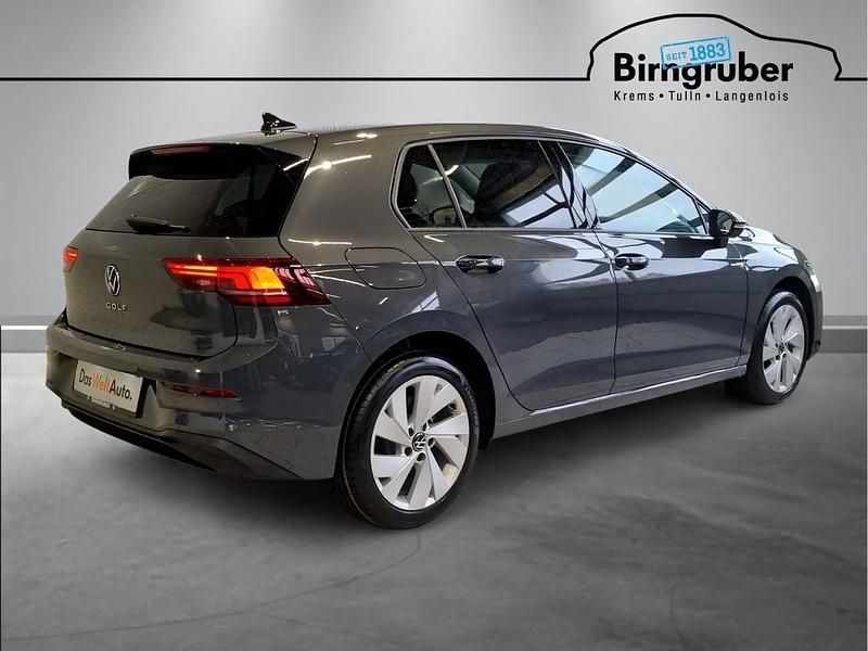 Neu VW Golf VIII 115 PS (84 kW) 2026 Mittelgrau  metallic