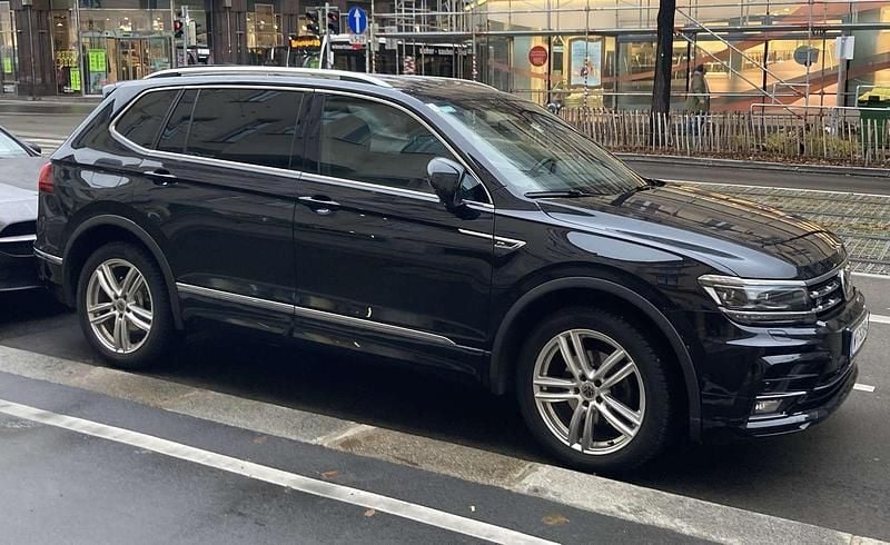 Gebraucht 2020 VW Tiguan Allspace Highline SUV | € 39.900 - Bild 1/4