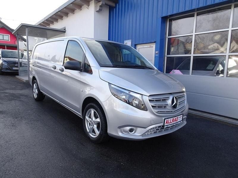 Gebraucht Mercedes Vito 163 PS (119 kW) 2022 Silber Van